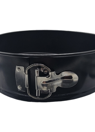 modern, non stick 9 inch cake pan in black