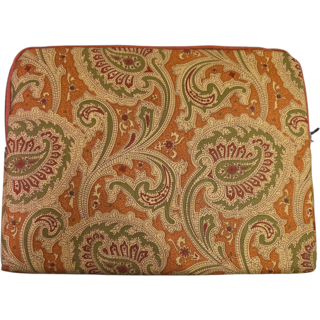 Large Pouch with zipper closer