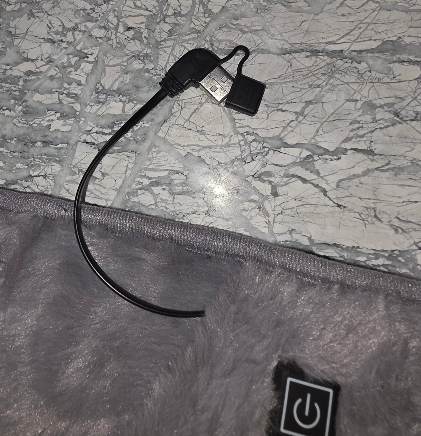 USB powered gray heated blanket with soft fabric and power switch, ideal for cozy warmth.