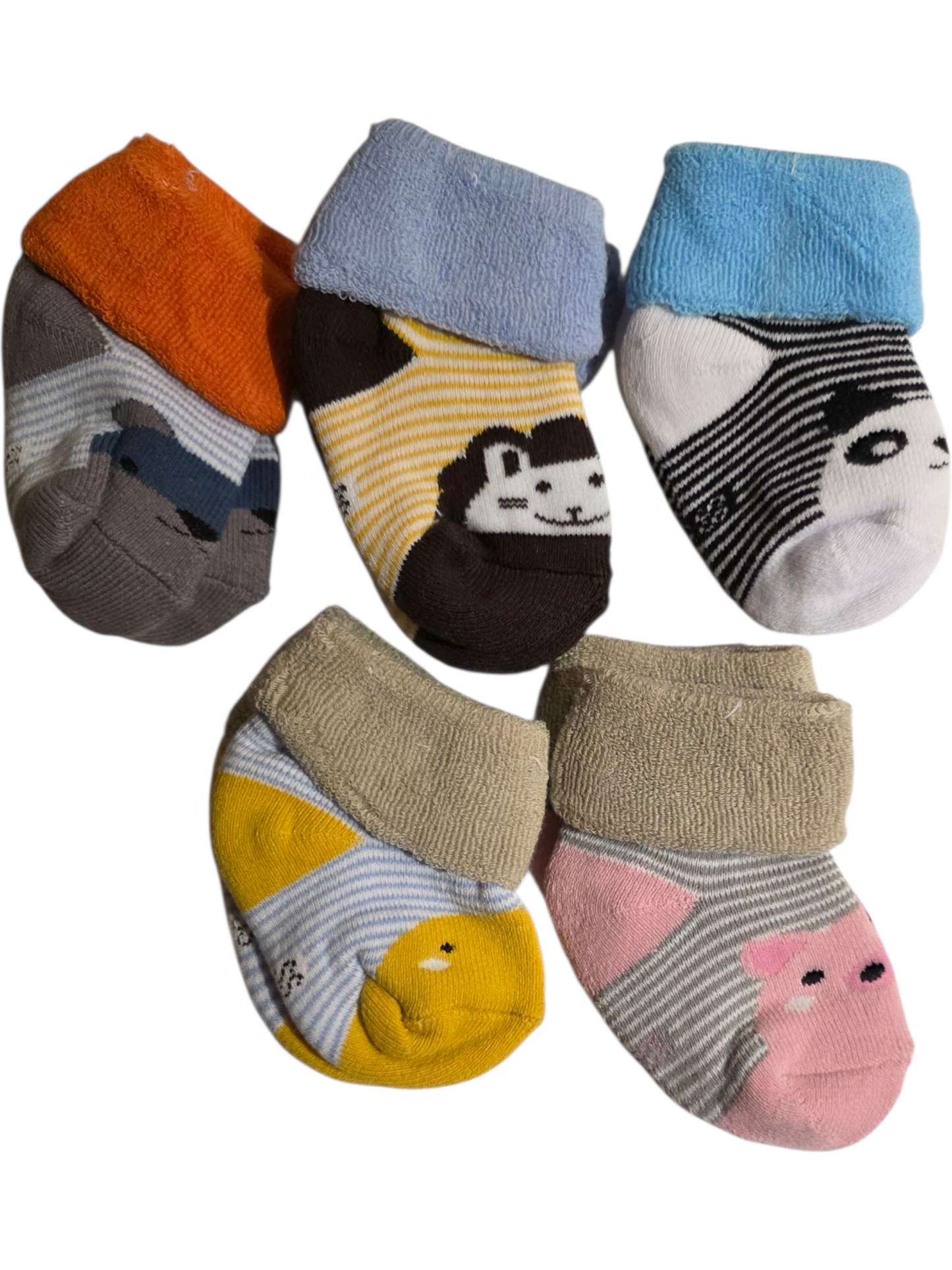 Colorful children's ankle socks set, featuring animal designs in cotton blend, perfect for comfort and fun.